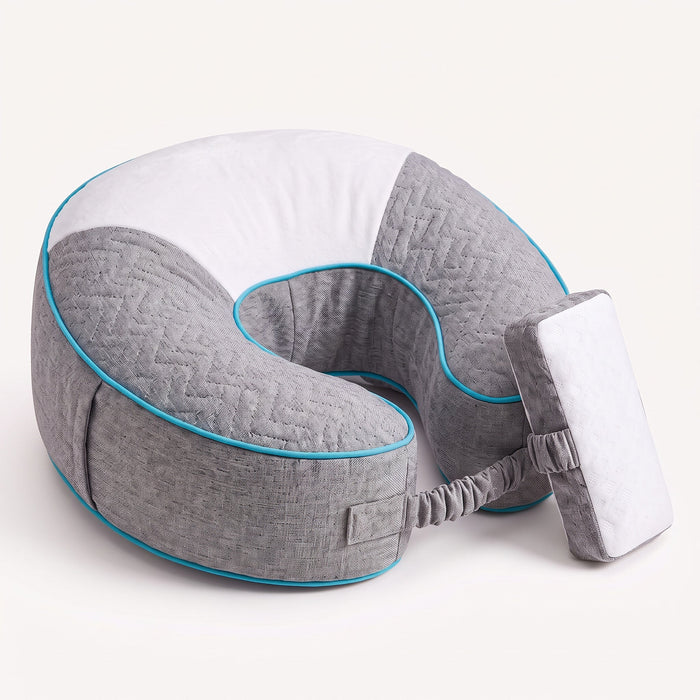 Coussin d'allaitement ergonomique gris sur fond blanc